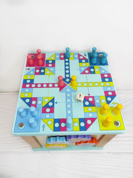 Деревянный развивающий куб 6 в 1 Fun Game логический бизиборд с пальчиковым лабиринтом, сортер, настольная игра 25205 фото