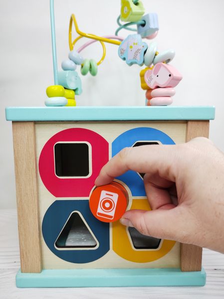 Дерев'яний розвиваючий куб 6 в 1 Fun Game логічний бізіборд з пальчиковим лабіринтом, сортер, настільна гра 25205 фото